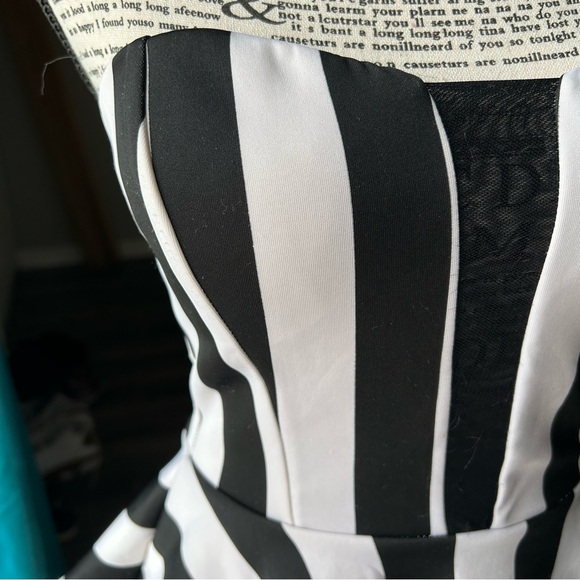 Windsor White/Black Striped Peplum Blouse Sleeveless Sheer Mesh Padded Sz Small - Picture 5 of 7